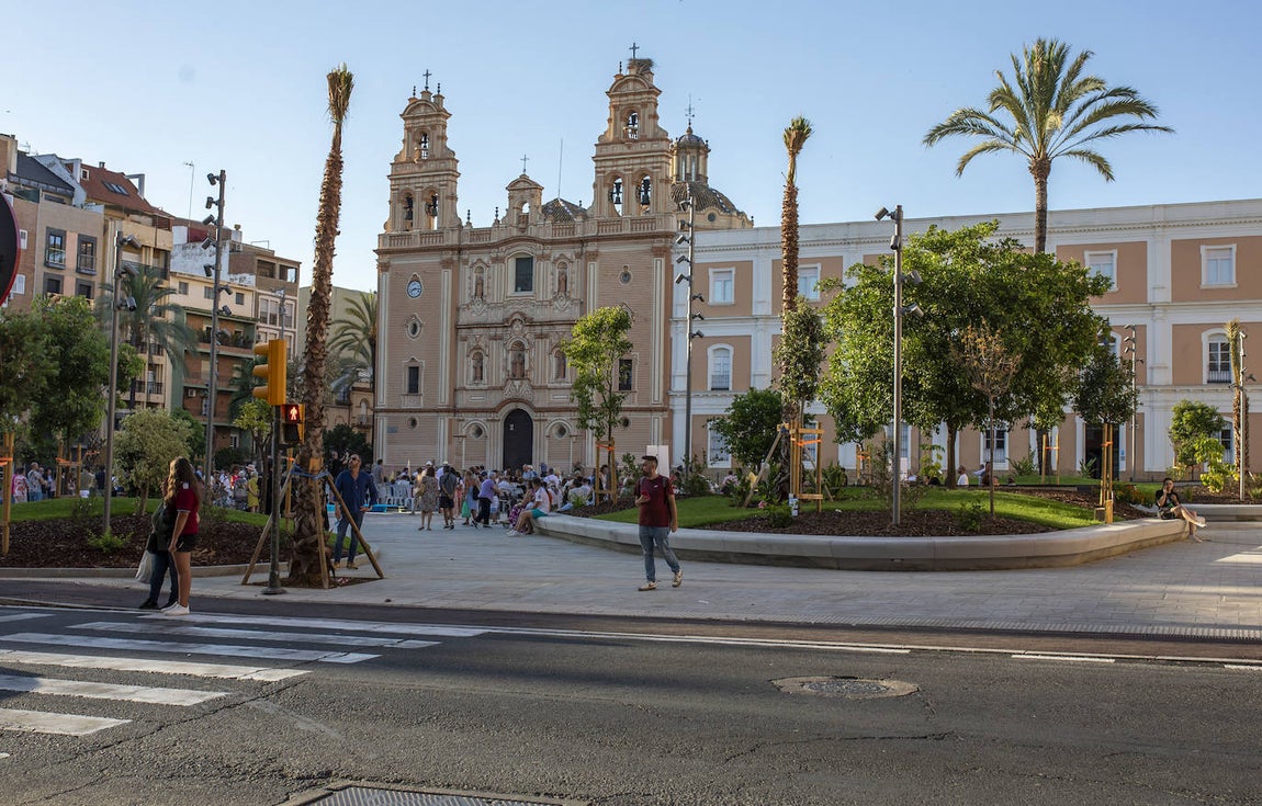 Así disfrutan los onubenses de la nueva plaza de la Merced: todas las imágenes de su &#039;estreno&#039;