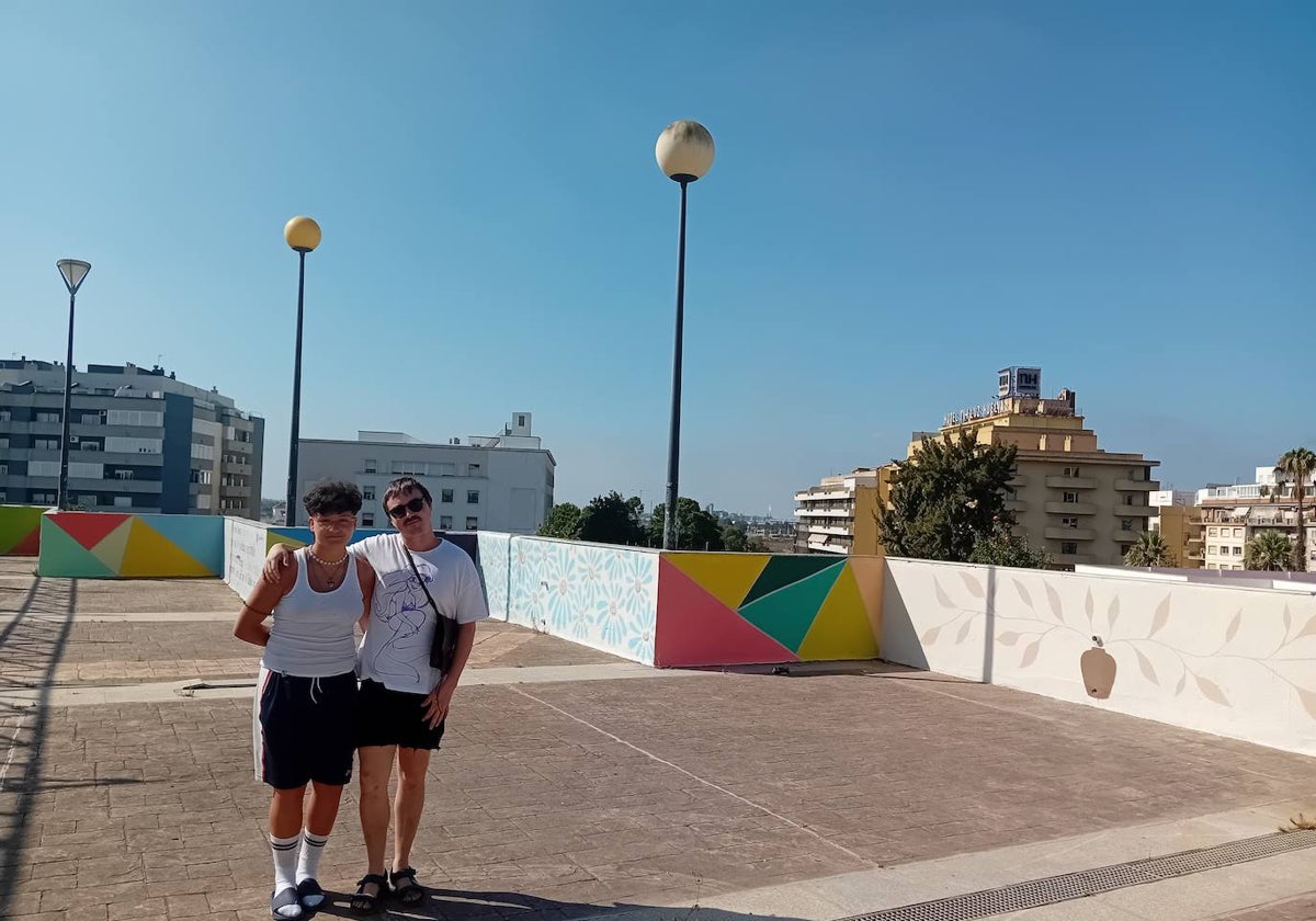 Artistas urbanos, en la plaza del Titán de Huelva