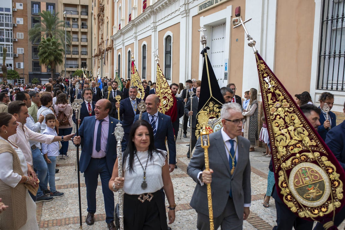 La Virgen de la Cinta se pasea entre el clamor de los onubenses