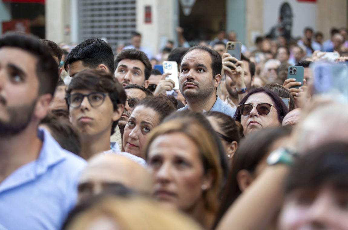 Una marea choquera acompaña a la Virgen de la Cinta hasta su santuario del Conquero