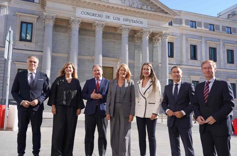 Toscano critica a Puente por alardear del sistema ferroviario mientras Huelva «sufre uno del siglo XIX» y Miranda le recuerda su falta de compromiso con el AVE