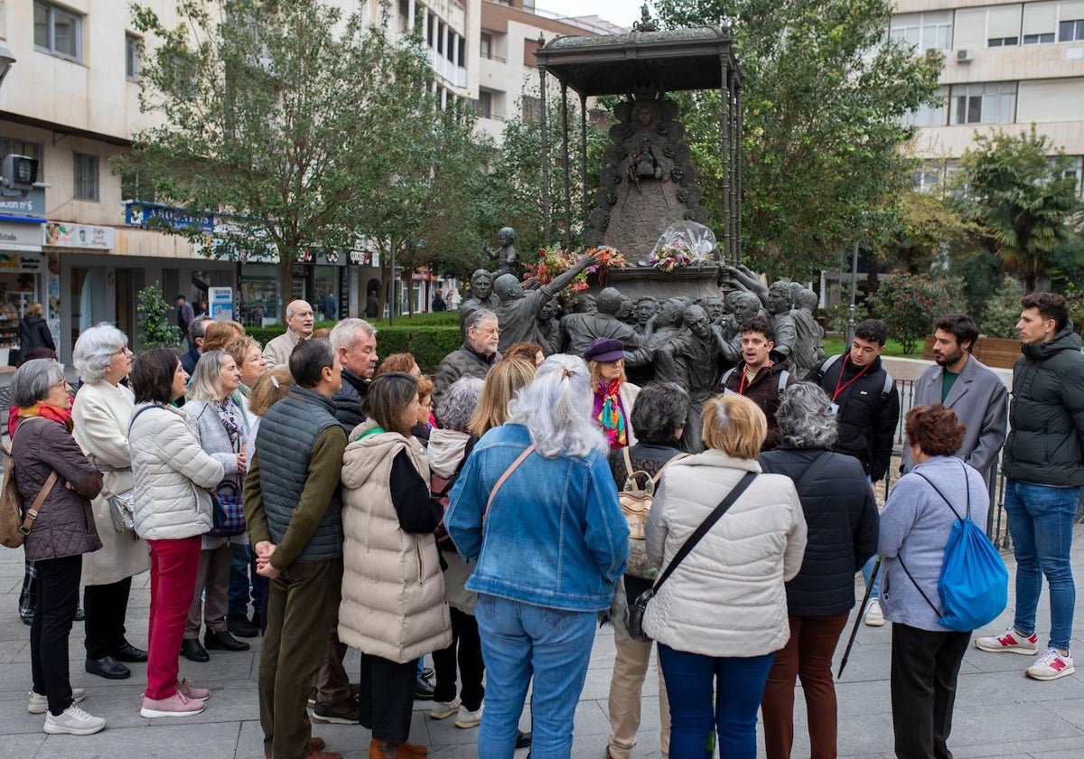 El monumento dedicado a la Virgen del Rocío es uno de los más visitados en Huelva capital