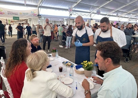 Imagen secundaria 1 - Rosalía La Ratona gana el premio de la Feria de la Tapa de Huelva 2024