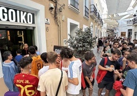 Huelva acude en masa a por las hamburguesas gratis de Goiko