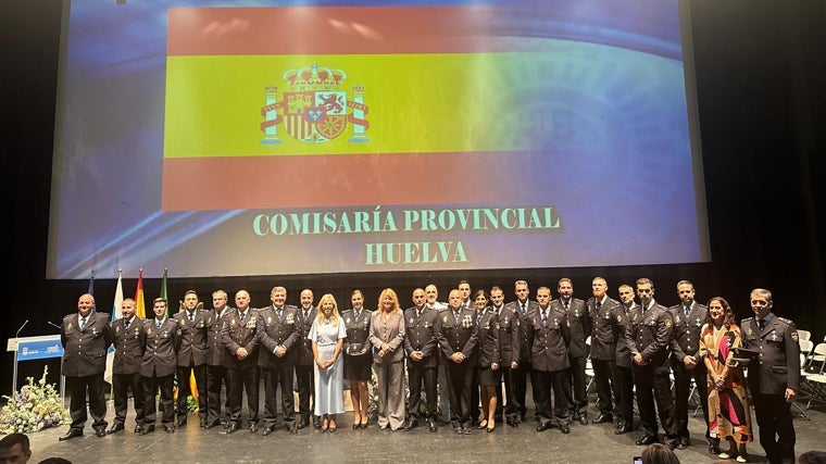 Foto de familia de los premiados