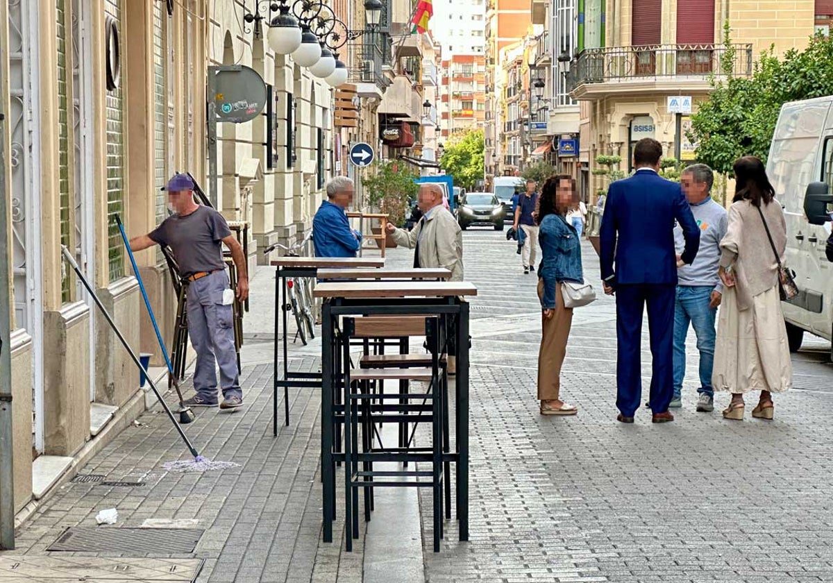 Mesas en el exterior del establecimiento, esta mañana