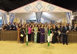 Ambiente festivo en la noche del Choquito Frito de la Feria del Caballo de Huelva
