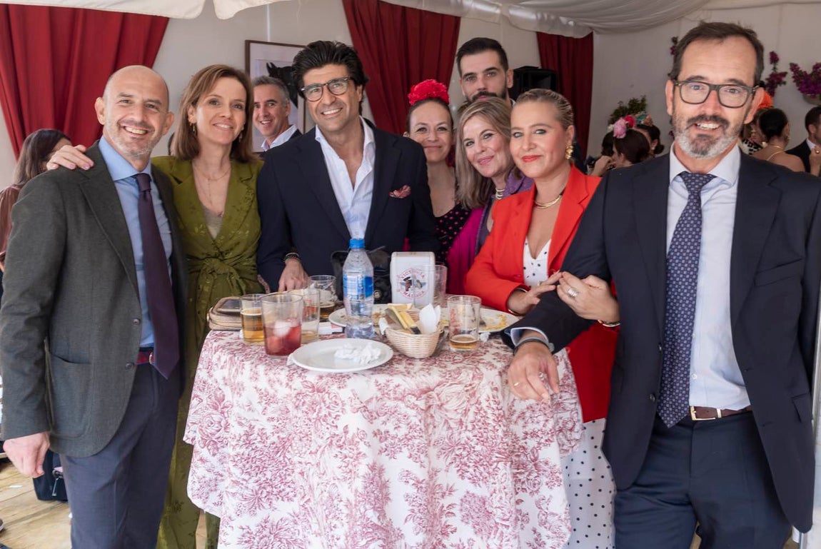 Más sonrisas que paraguas en el segundo día de la Feria del Caballo de Huelva