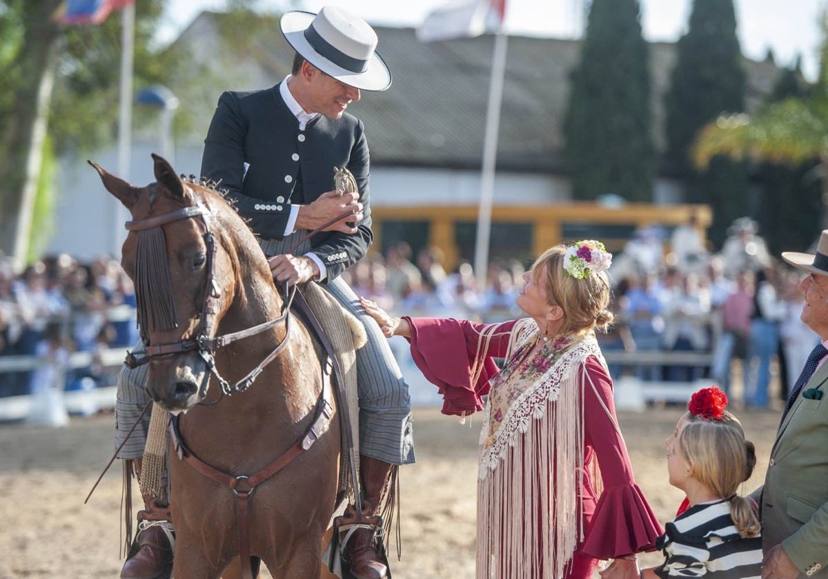 La alcaldesa de Huelva, en la Feria de Otoño y del Caballo