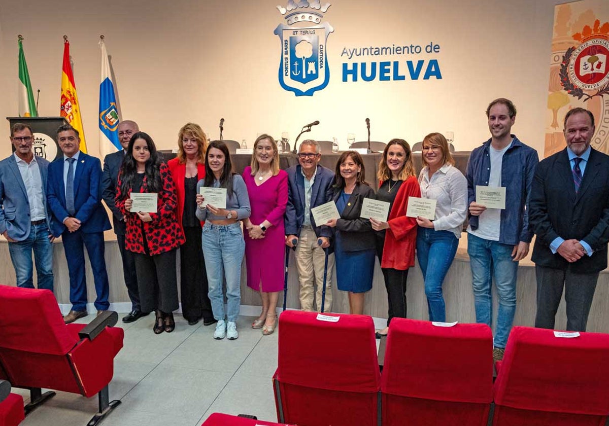Responsables colegiales, autoridades y premiados tras el acto que tuvo lugar en la Casa Colón