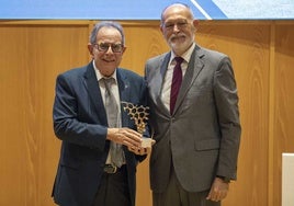 El científico Avelino Corma recibe de Aiqbe el premio al Fomento y Desarrollo de la Ciencia y la Tecnología