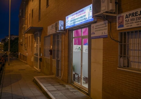 Imagen secundaria 1 - Apreja Huelva cumple 25 años de lucha contra la ludopatía