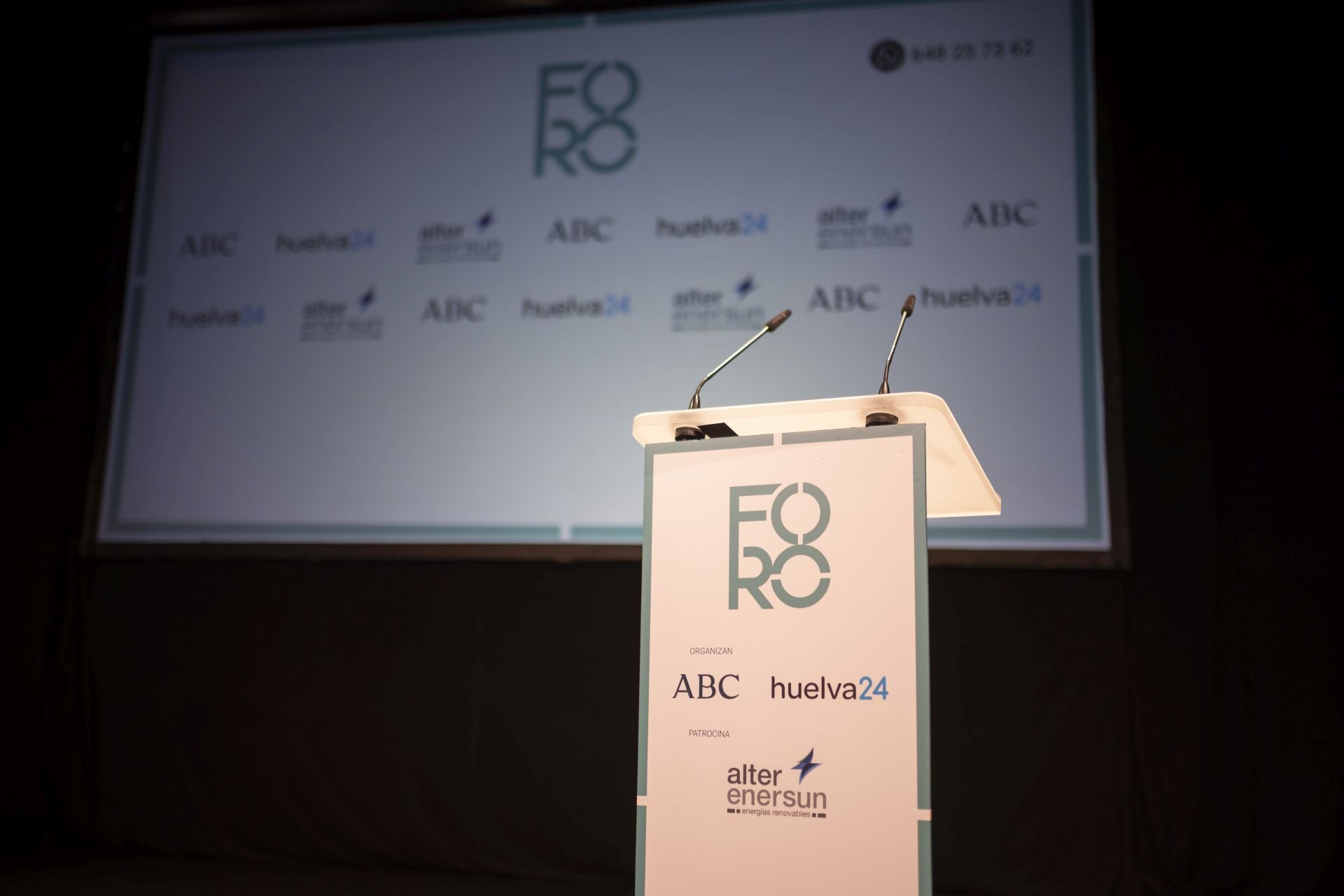 Foro Huelva 24 ABC Alter Enersun con Juanma Moreno, en imágenes (parte III)