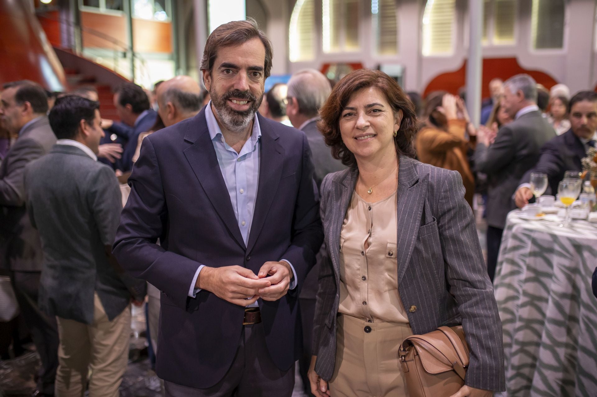 Luis Montoto, redactor de Economía de ABC, y Macarena Gutiérrez