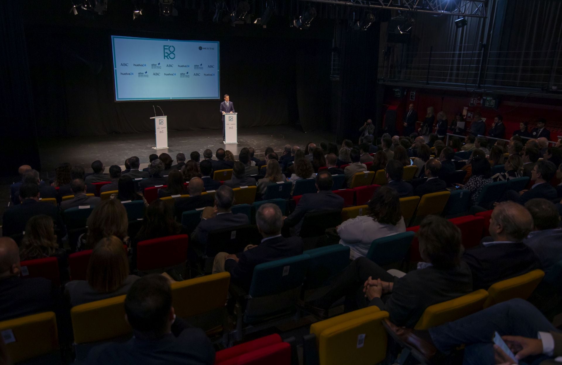 Foro Huelva 24 ABC Alter Enersun con Juanma Moreno, en imágenes (parte II)