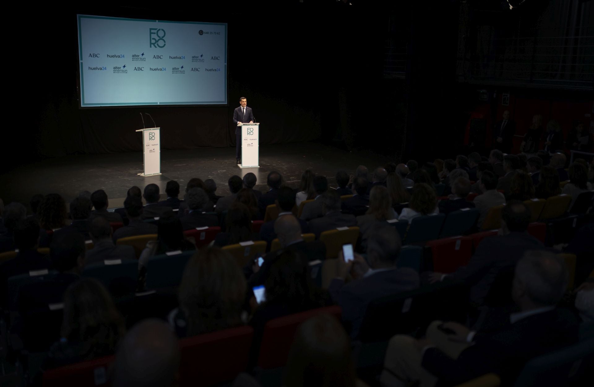 Foro Huelva 24 ABC Alter Enersun con Juanma Moreno, en imágenes (parte II)