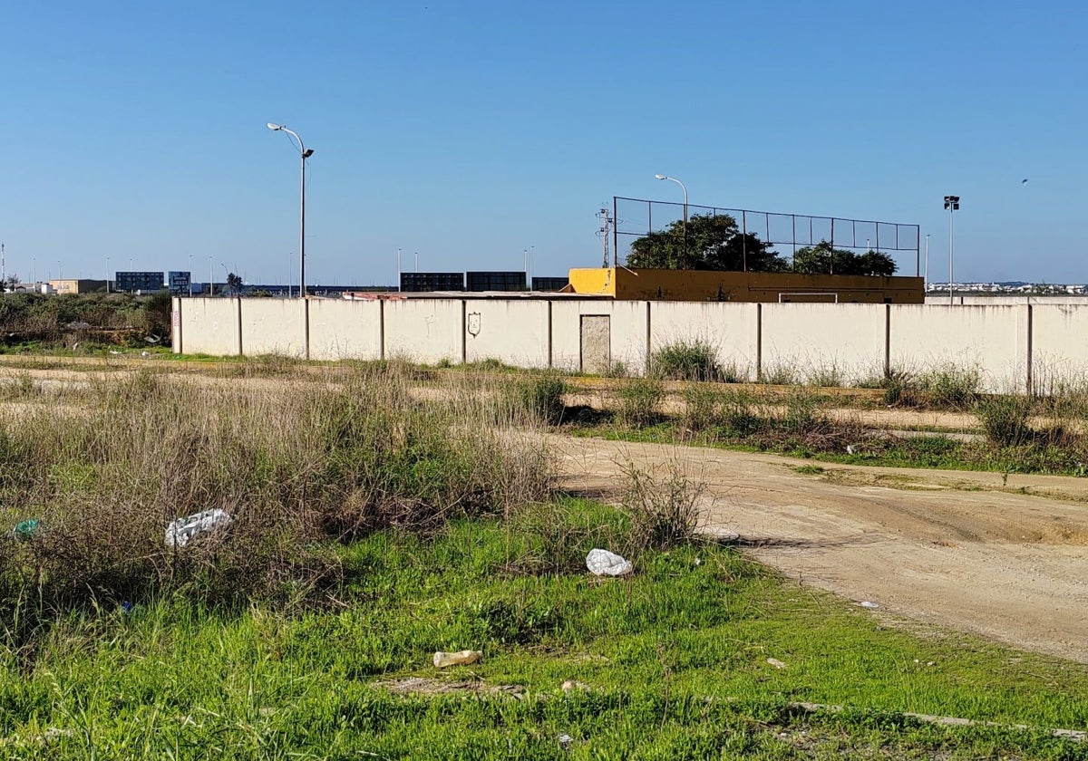 El campo de fútbol situado en la zona de Marismas del Odiel