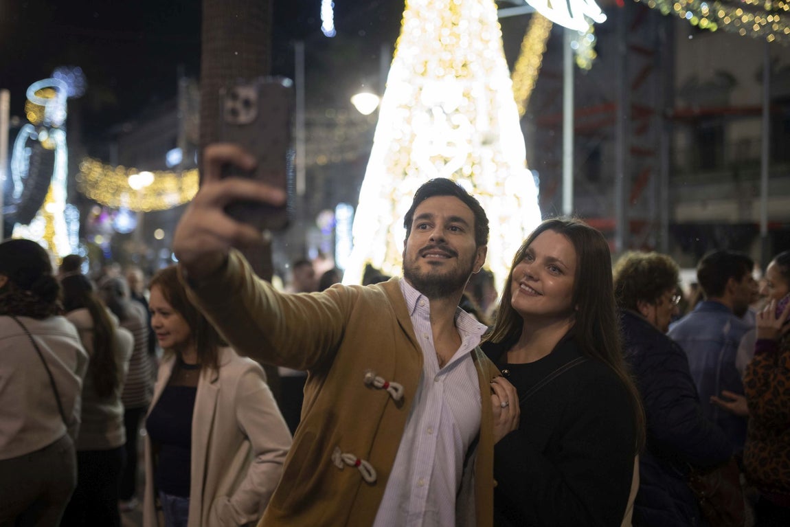 El encendido del alumbrado navideño de Huelva, en imágenes