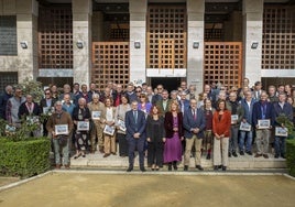 Homenaje a los 46 trabajadores y trabajadoras del Ayuntamiento de Huelva jubilados en 2023 y 2024