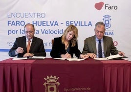 La alcaldesa de Huelva se reúne con sus homónimos de Sevilla y Faro con la alta velocidad de nuevo en la mesa