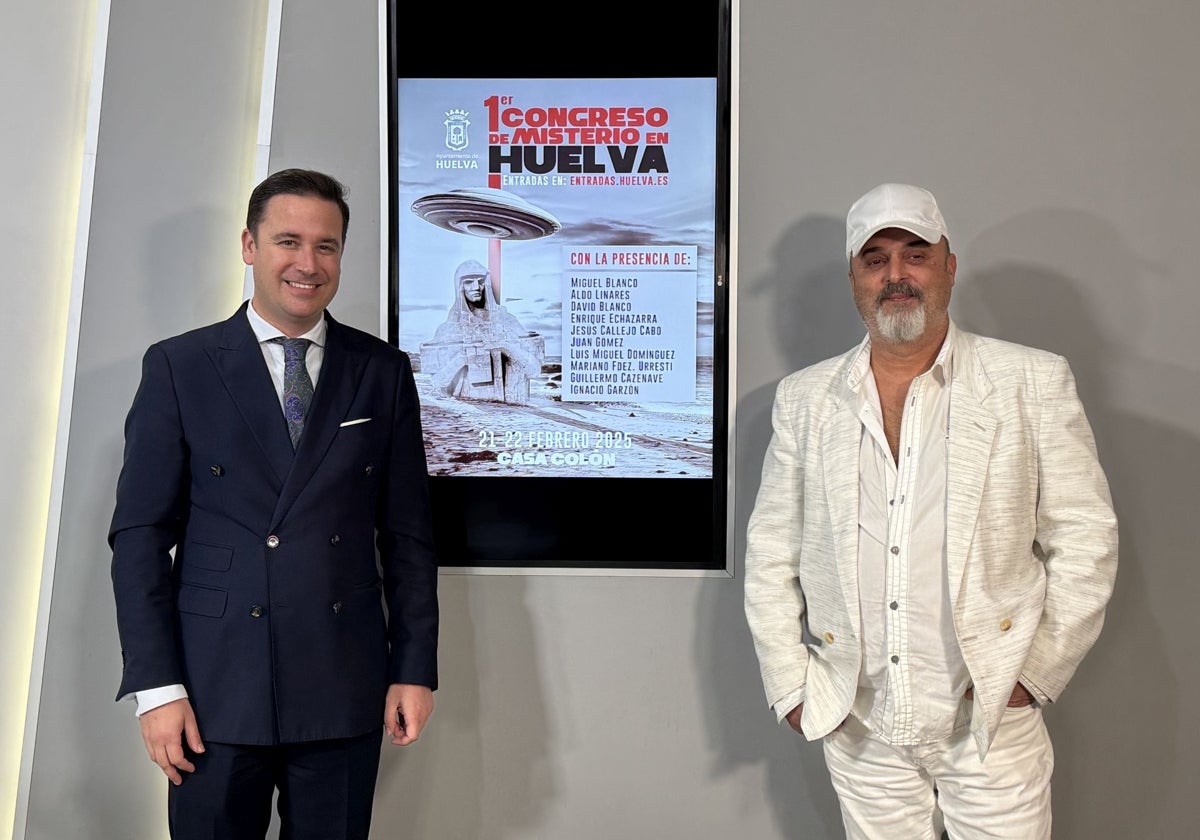 Nacho Molina, concejal de Cultura, y Antonio Pineda, coordinador del I Congreso del Misterio de Huelva