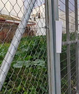 Imagen secundaria 2 - El arenero en el parque infantil de Huerto Paco y varios solares de la barriada