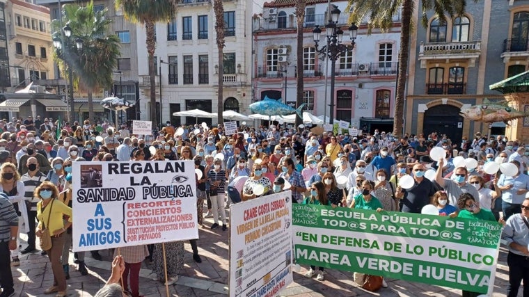 Onubenses en la concentración organizada por Onusap en una imagen de archivo