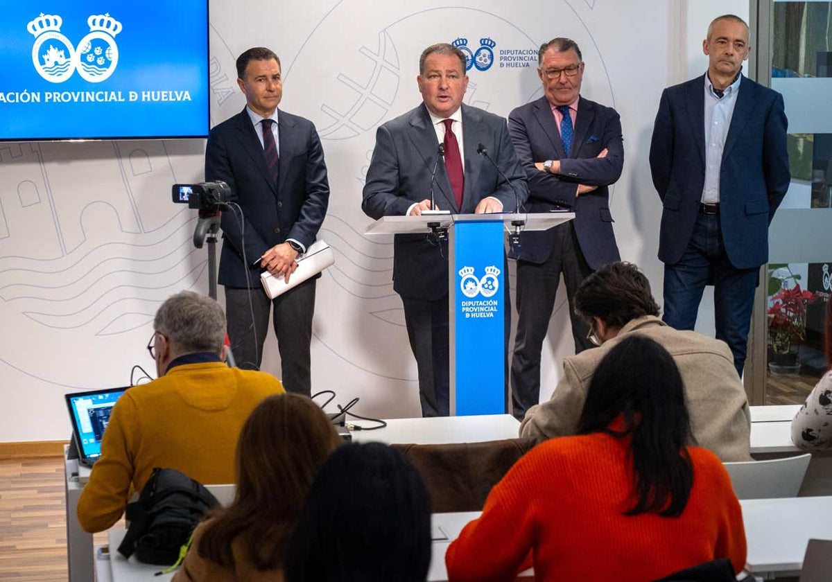 El presidente de la Diputación, David Toscano, durante su intervención en defensa de proyecto