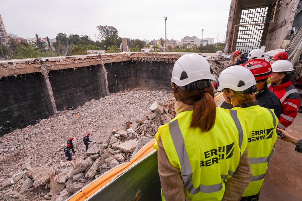 Escuela canina de rescate en los escombros de Expofrisa