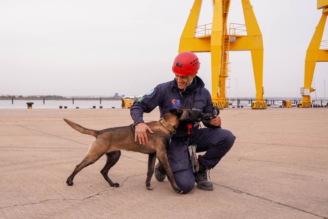 Escuela canina de rescate en los escombros de Expofrisa