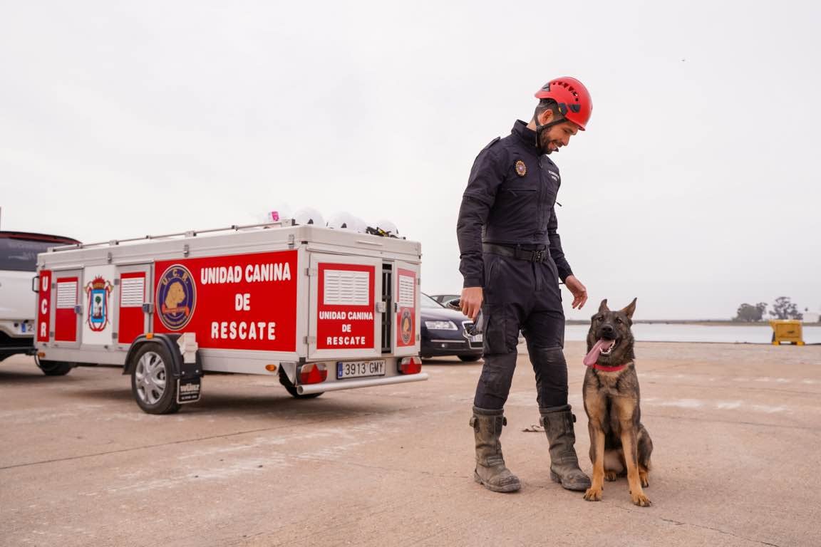 Escuela canina de rescate en los escombros de Expofrisa