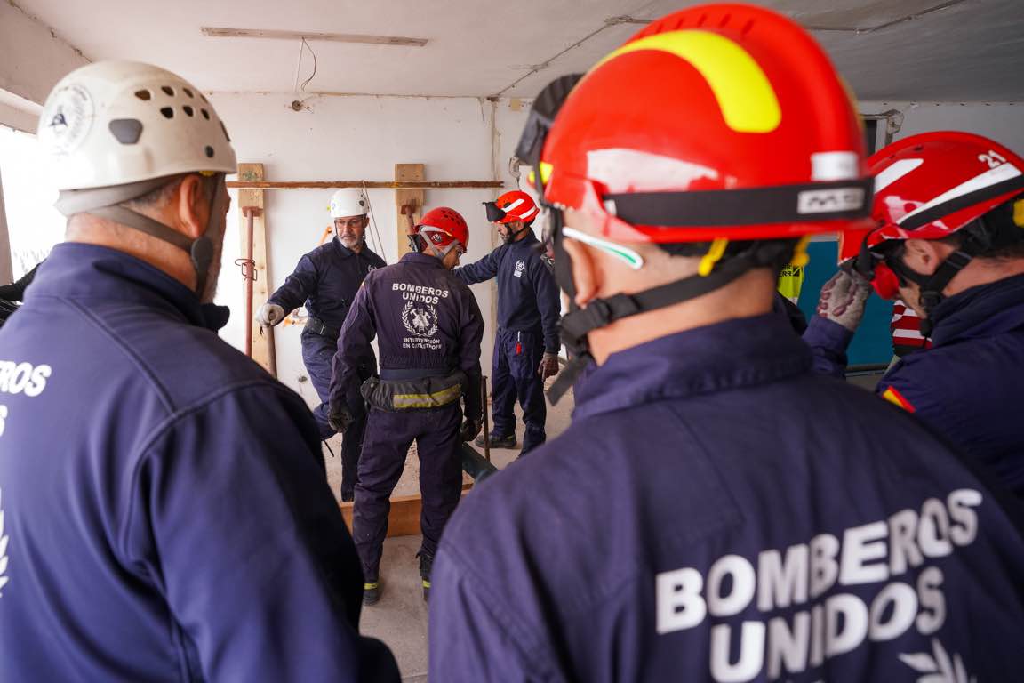 Escuela canina de rescate en los escombros de Expofrisa