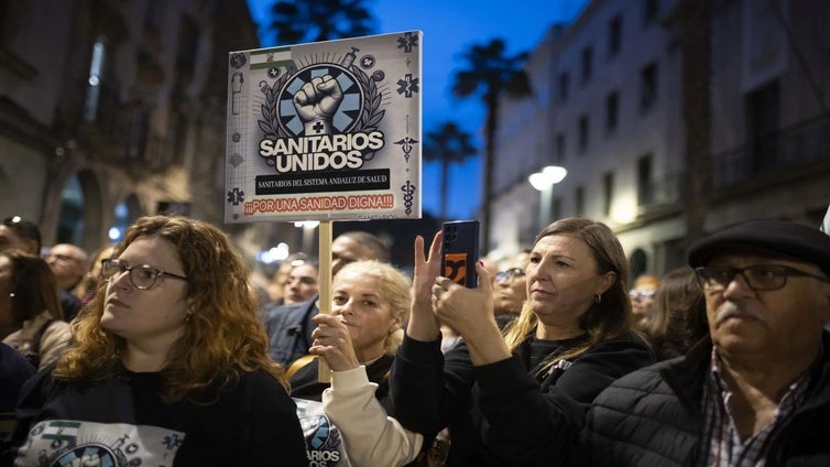 5.500 onubenses claman en la calle por una sanidad pública digna: «Hemos llegado al límite y no queremos más milongas»
