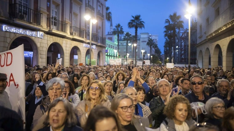 Masiva concentración ante la Delegación de Salud el pasado 20 de febrero