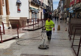 Dispositivo post Semana Santa en Huelva: Comienza la limpieza de cera en 25 calles