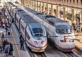 Trenes de alta velocidad en la estación de Santa Justa en Sevilla