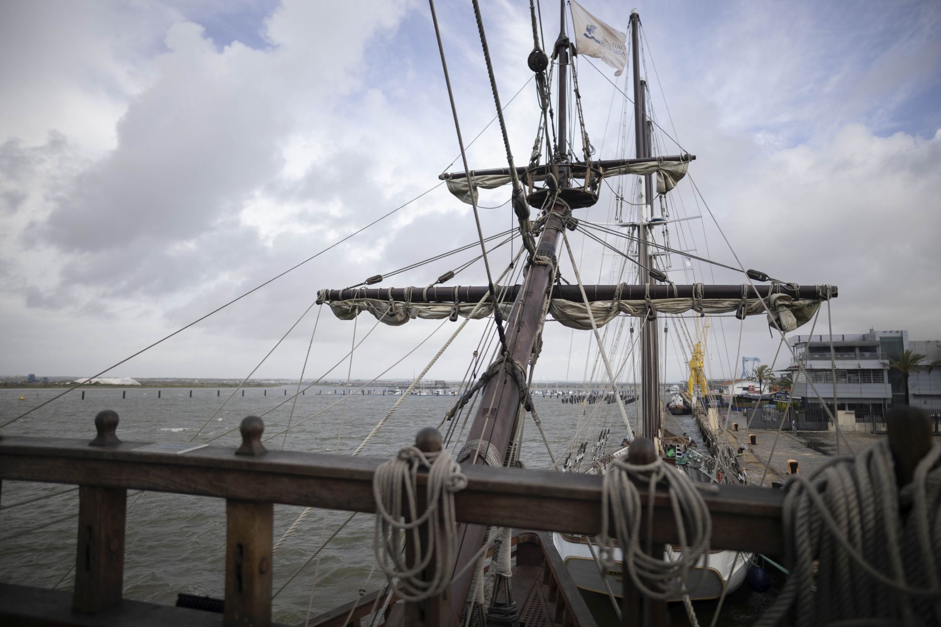 Imágenes de la llegada a Huelva del Galeón Andalucía