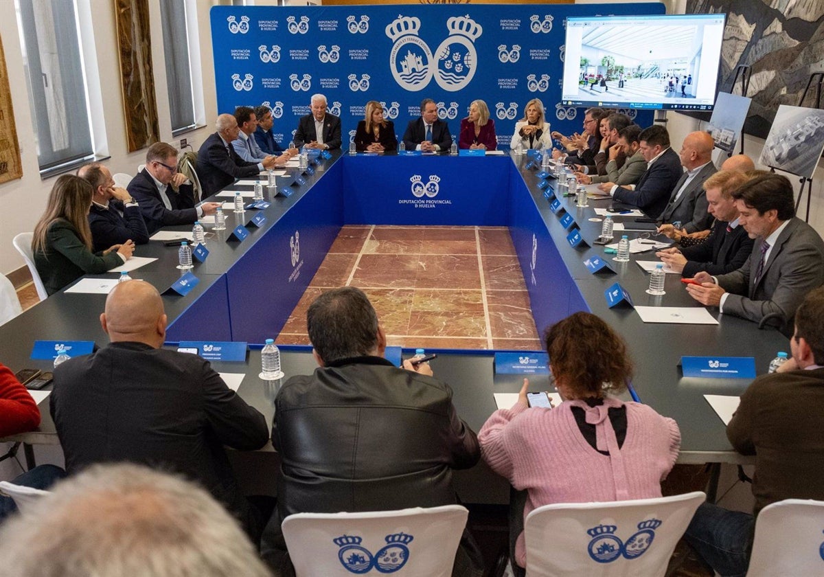 Sesión de la Comisión para el Impulso de las Infraestructuras de Huelva