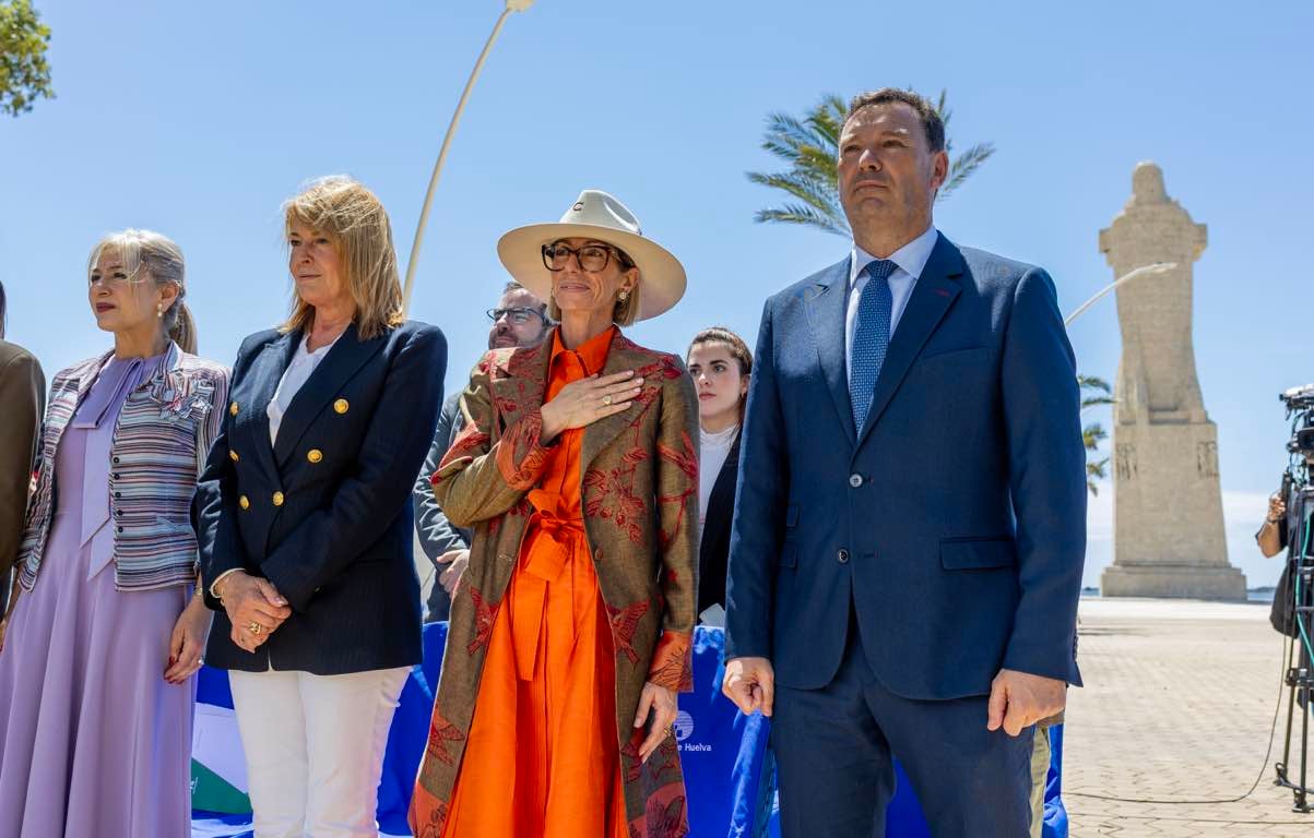 La inauguración de la escultura a Miss Whitney, en imágenes