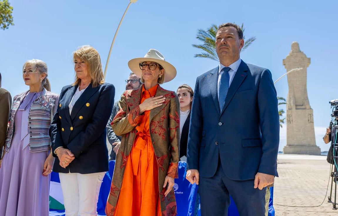 La inauguración de la escultura a Miss Whitney, en imágenes