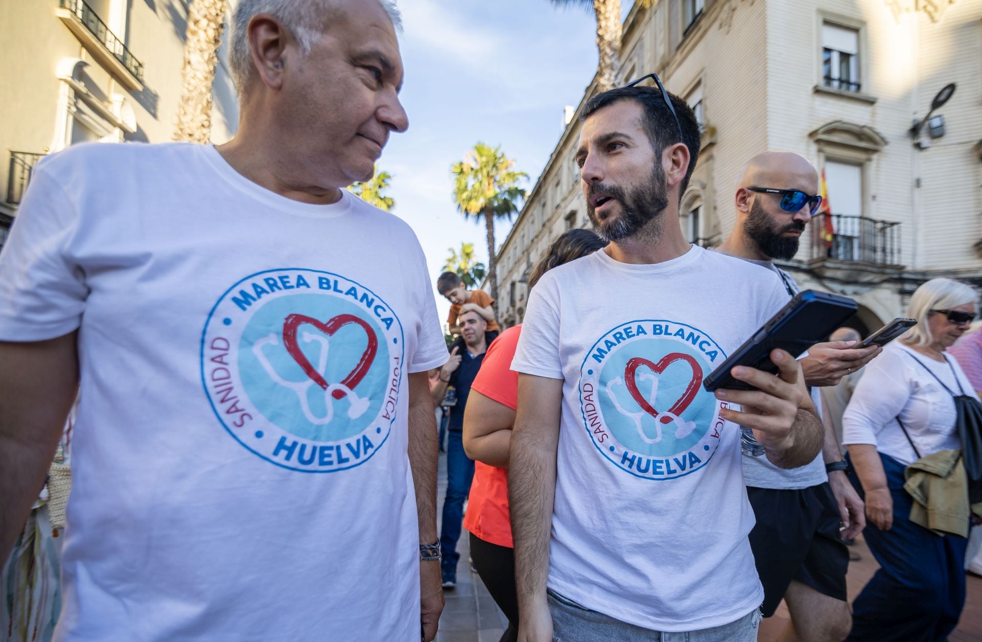 La manifestación en defensa de la sanidad pública de Huelva, en imágenes
