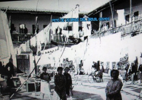 Imagen secundaria 1 - Calle Montrocal, hoy Mckay y McDonand / Patio de vecinos del Brasil Grande / Farola frente al Cementerio de San Sebastián, que se trasladó a la calle Concepción