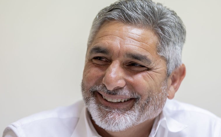 Imagen principal - Juan José Cortés: «He estudiado Derecho para saber qué puedo hacer para que no vuelva a ocurrir lo que le pasó a mi hija»