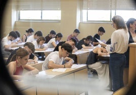 Alumnos realizando exámenes de Selectividad en la Universidad de Huelva