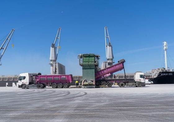 Exterior muelle Ingeniero Juan Gonzalo