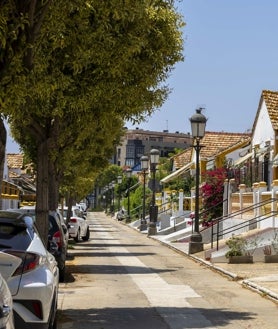 Imagen secundaria 2 - Para los vecinos, los kioscos situados en algunos de los accesos y los problemas de aparcamiento y circulación son retos a solucionar