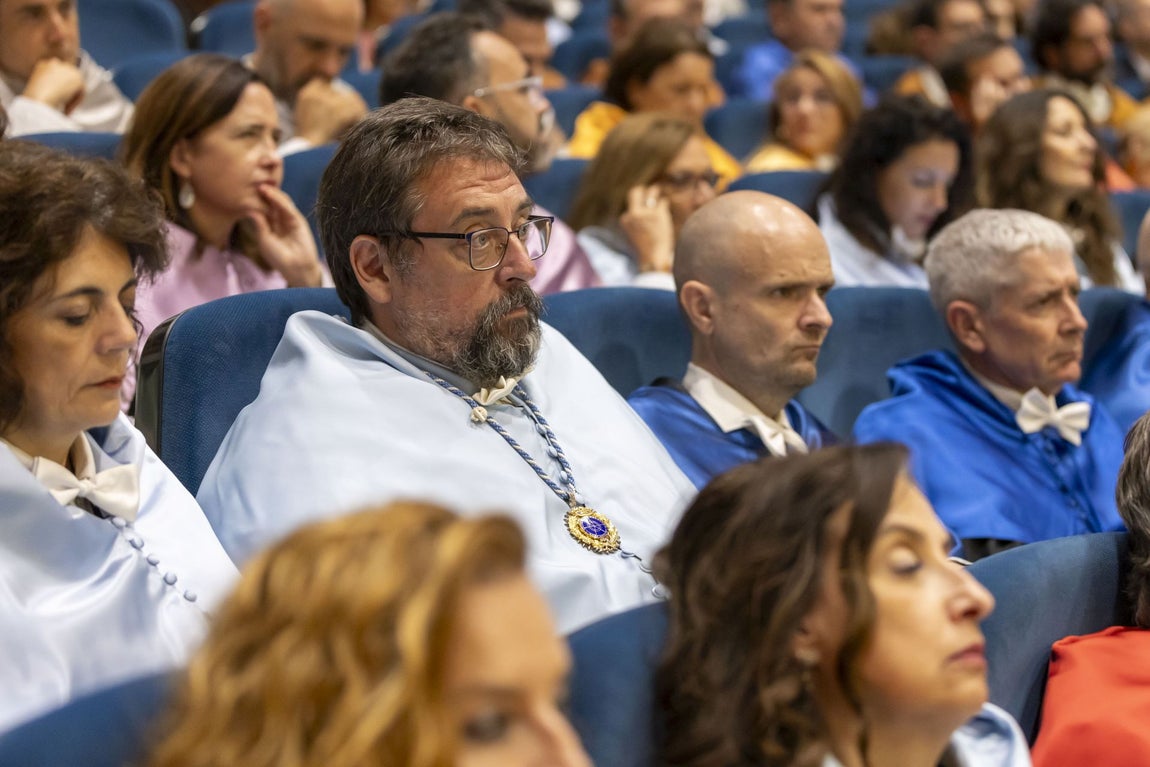 La investidura de José Rodríguez como rector de la Universidad de Huelva, en imágenes