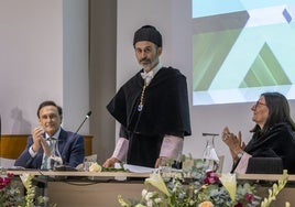 La investidura de José Rodríguez como rector de la Universidad de Huelva, en imágenes