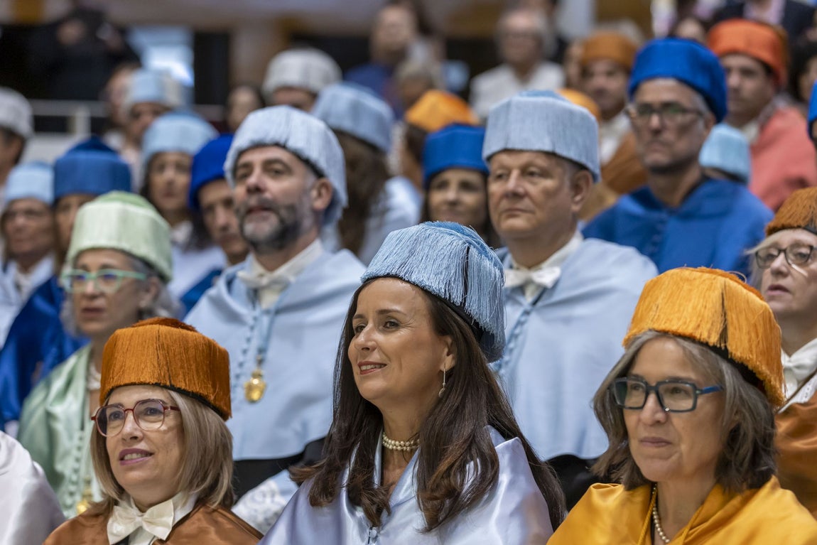 La investidura de José Rodríguez como rector de la Universidad de Huelva, en imágenes
