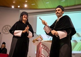 José Rodríguez, investido rector de la Universidad de Huelva como «ejemplo del talento autóctono sobradamente preparado»
